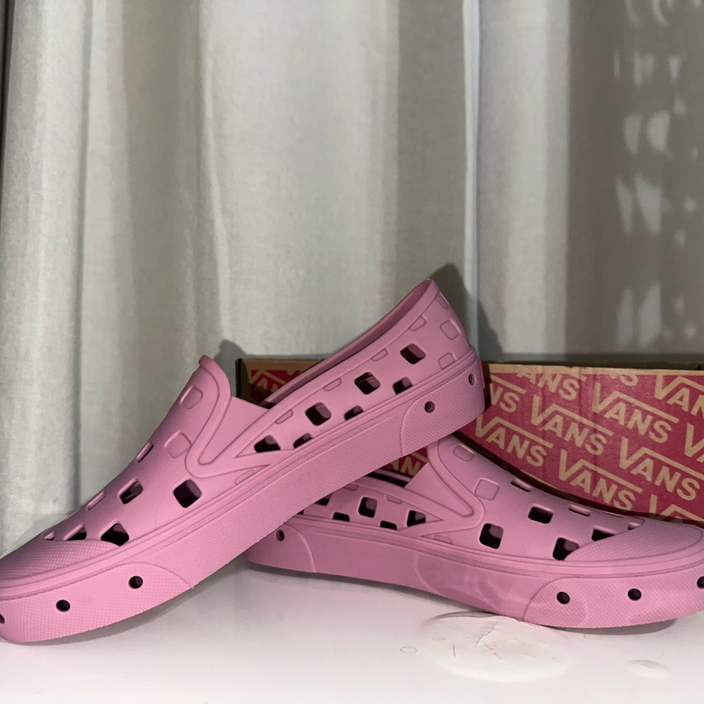 Vans woman’s slip on TRK size 8.5